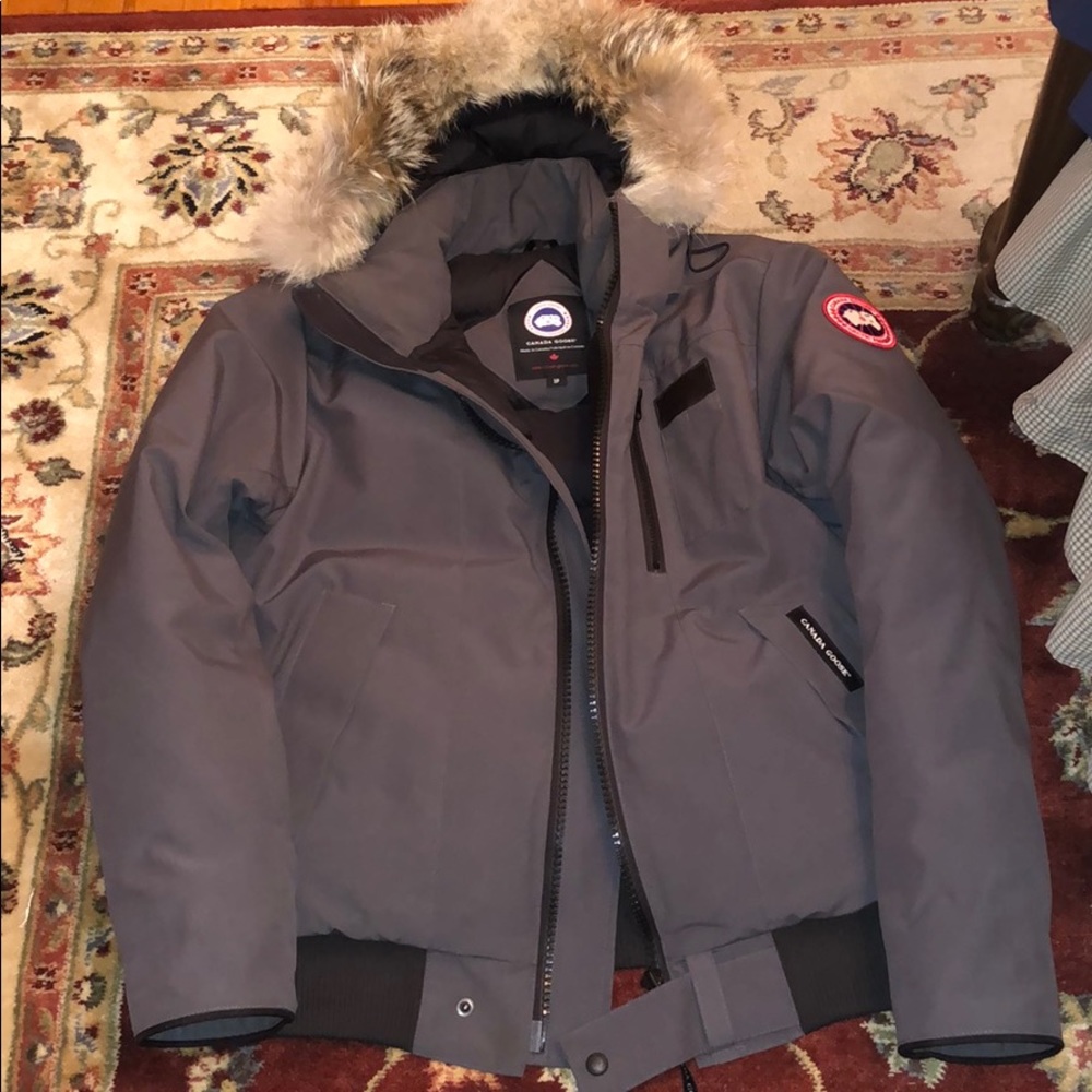 like new Canada goose mens Borden bomber size s